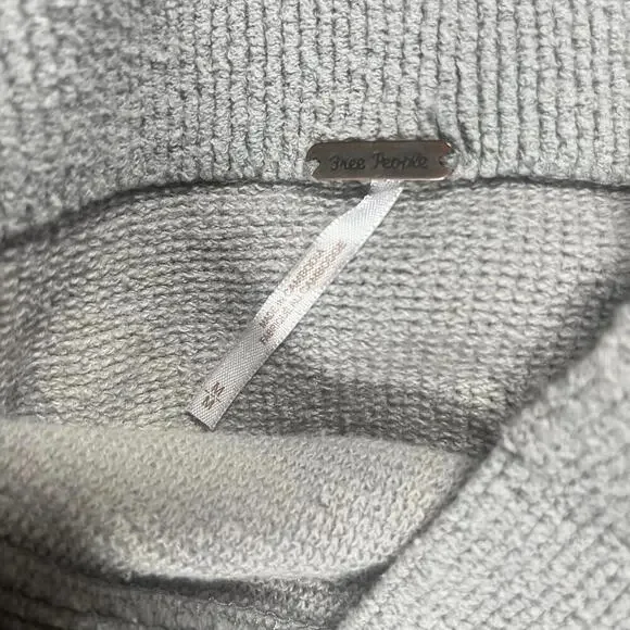 Free People Ottoman Slouchy Gray Turtleneck Sweater Woman's Medium RN: 66170 - Picture 2 of 7